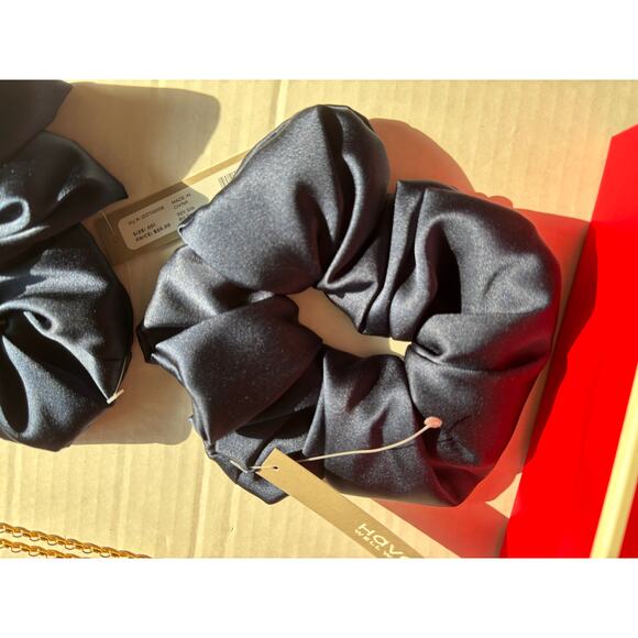 4/ $38 !NWT Talbots Womens Jewelry Necklace &3 Silk Scrunchie Pony Ties W/BOX main image 9